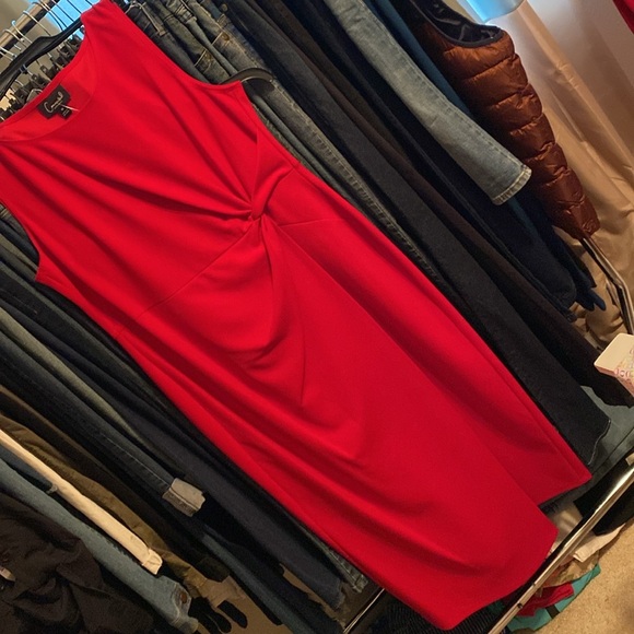 Gorgeous red dress - Picture 4 of 7